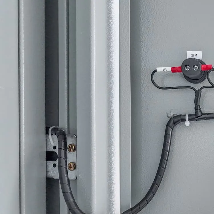 Voltage source inverter with DC