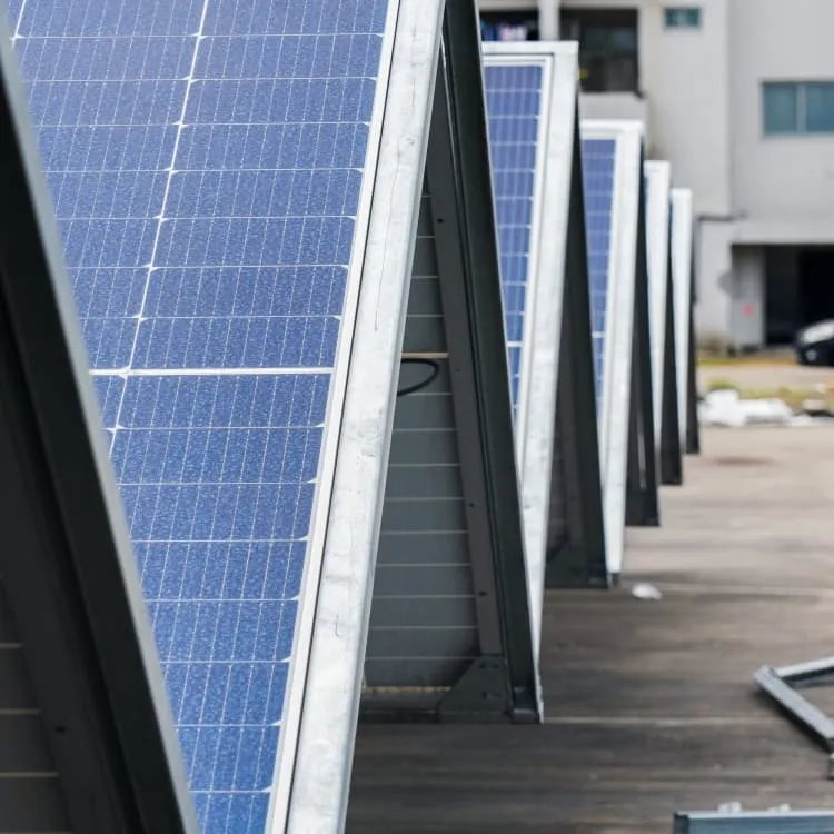 How many amps of solar energy are in 100W