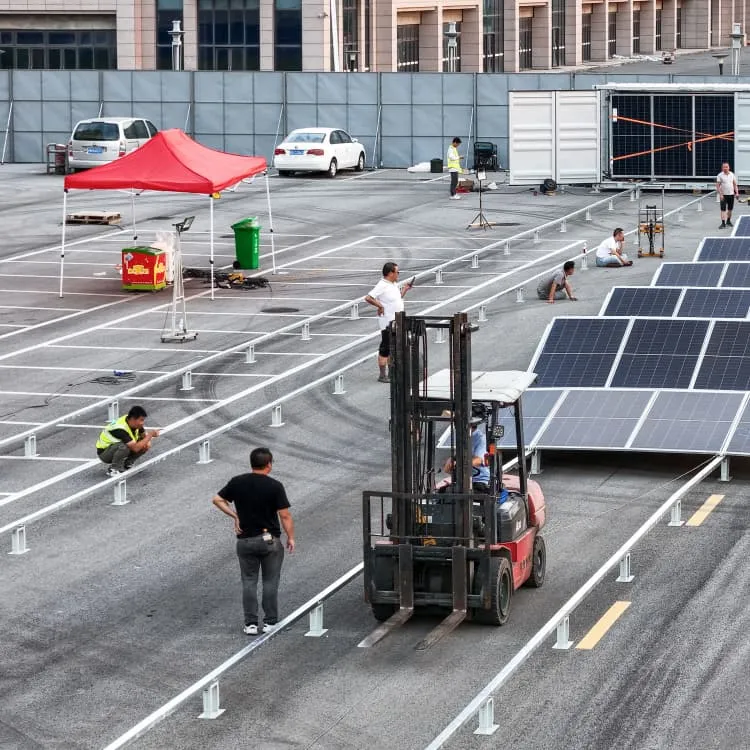 How many batteries are there in the energy storage container?